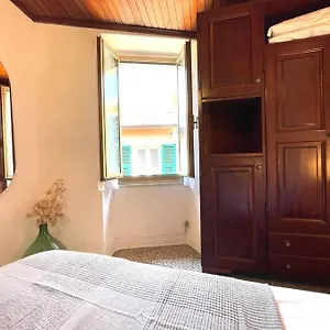 Historic Downtown By The Sea With King Bed Apartment