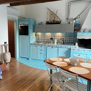 Elegant With Sea View Apartment